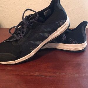 Adidas bounce training shoes